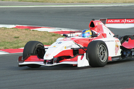 Sébastien Bourdais tester på Magny-Cours.
(Foto: Superleague Formula)
